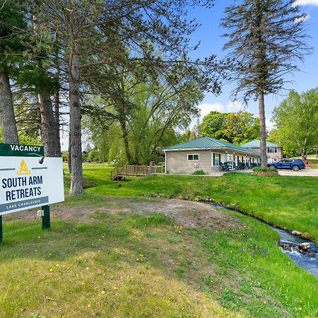 South Arm Retreats Motel East Jordan Exterior foto
